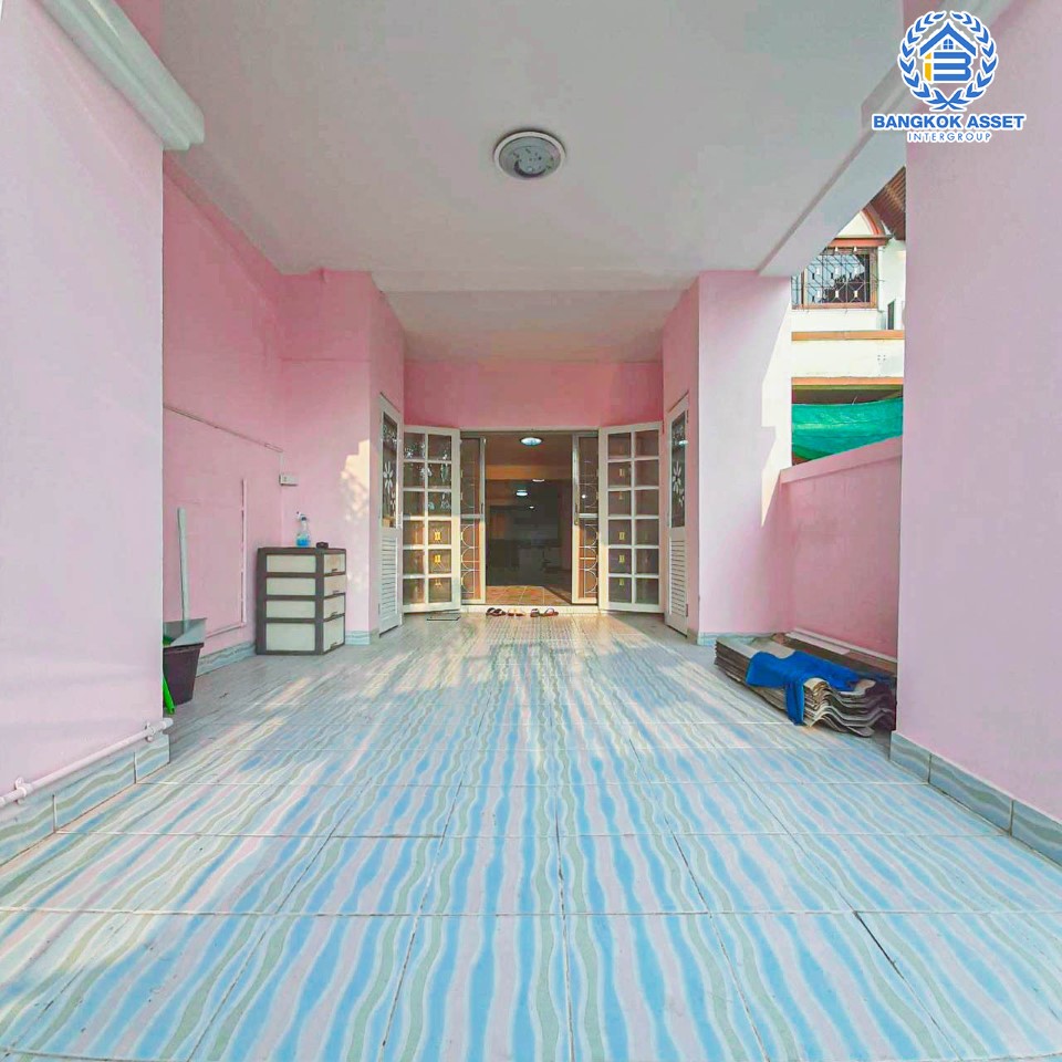 *****ทาวน์เฮ้าส์มือสอง ย่านนนทบุรี ม.มนวดีพาร์ค วัดลาดปลาดุก บ้านตกแต่งใหม่ เนื้อที่ 23.4 ตร.ว. ฟังก์ชัน 3 ห้องนอน 2 ห้องน้ำ 1 ที่จอดรถ ทาวน์เฮ้าส์ดีไซน์สวย แถมฟรี เครื่องปรับอากาศ 1 เครื่อง บนทำเลแห่งการเดินทาง ใกล้รถไฟฟ้าสายสีม่วง "สถานีคลองบางไผ่" ใกล้เซ็นทรัลเวสต์เกต ในราคาสุดคุ้ม